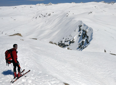 Cèsar before dropping from the top of the cliff